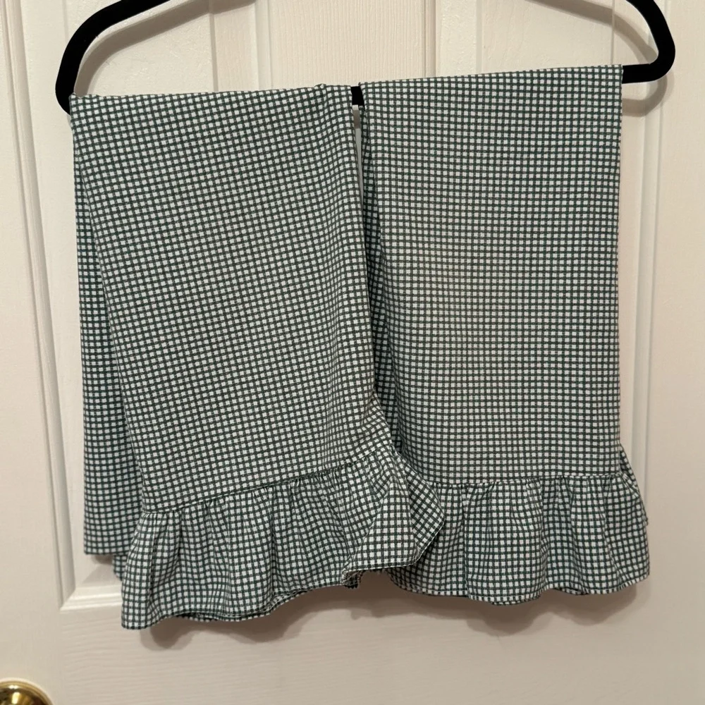 Pair Standard Pillowcases by Wamsutta - Green White Gingham